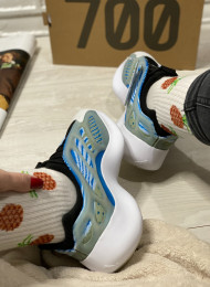 Adidas Yeezy boost 700 живое фото 5