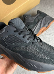 Кроссовки Adidas Yeezy 700 Wave Runner Dark Grey живое фото 3