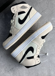 Кроссовки Nike Air Jordan 1 Mid Barely Orange живое фото 1