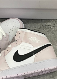 Кроссовки Nike Air Jordan 1 Mid Light Pink White Black живое фото 4
